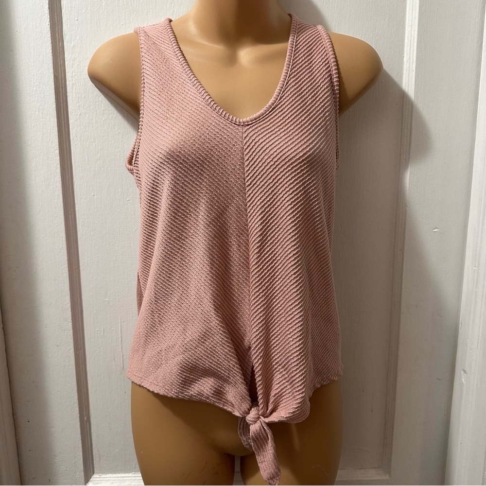 Caution To The Wind Pink Knotted Front Tank in S‎
